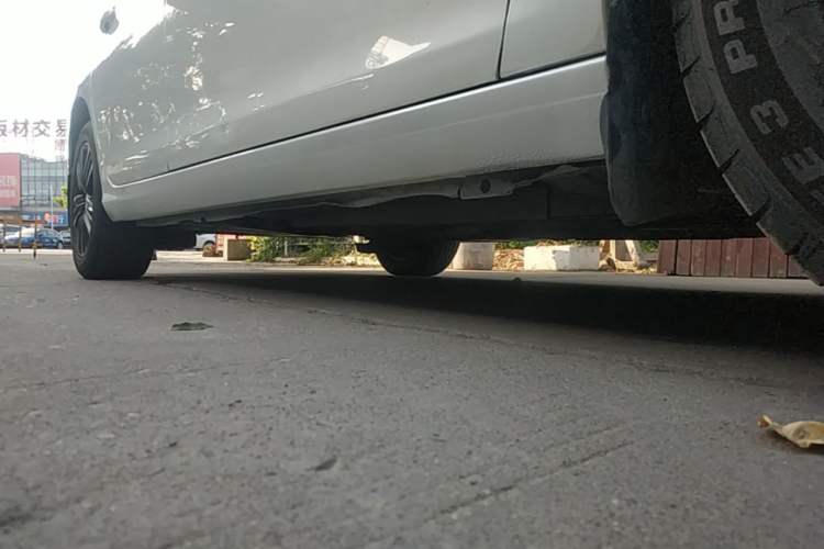 Used Peugeot 308 2018 1.6L Automatic Luxury Edition Right Side Sill