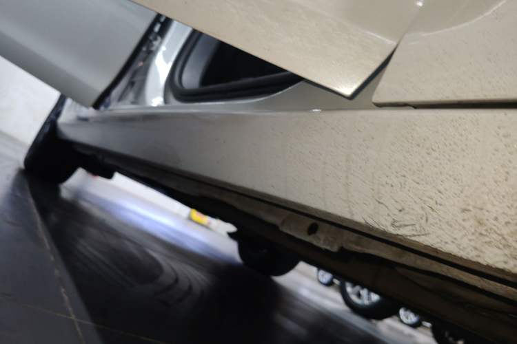 Used Peugeot 308 2018 1.6L Automatic Luxury Edition Right Side Sill