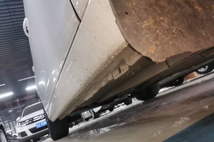 Used Peugeot 308 2018 1.6L Automatic Luxury Edition Right Side Sill