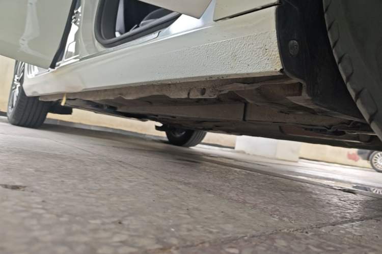 Used Peugeot 308 2018 1.6L Automatic Luxury Edition Right Side Sill