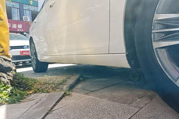 Used Peugeot 308 2018 1.6L Automatic Luxury Edition Right Side Sill