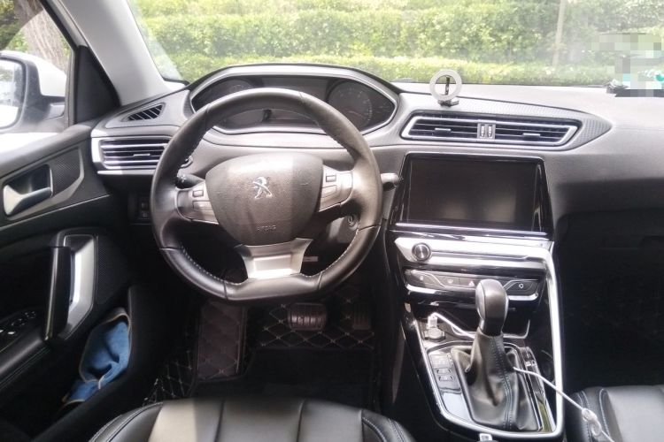 Used Peugeot 308 2018 1.6L Automatic Luxury Edition Steering Wheel