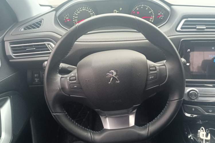 Used Peugeot 308 2018 1.6L Automatic Luxury Edition Steering Wheel