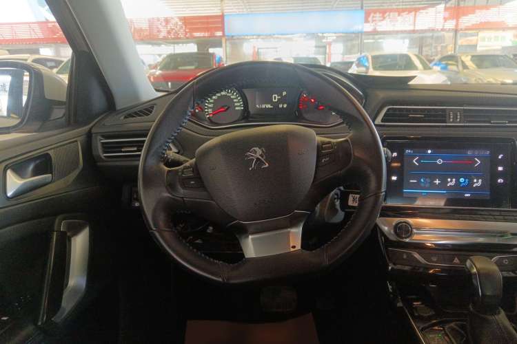 Used Peugeot 308 2018 1.6L Automatic Luxury Edition Steering Wheel