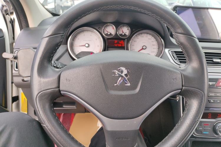 Used Peugeot 308 2018 1.6L Automatic Luxury Edition Steering Wheel