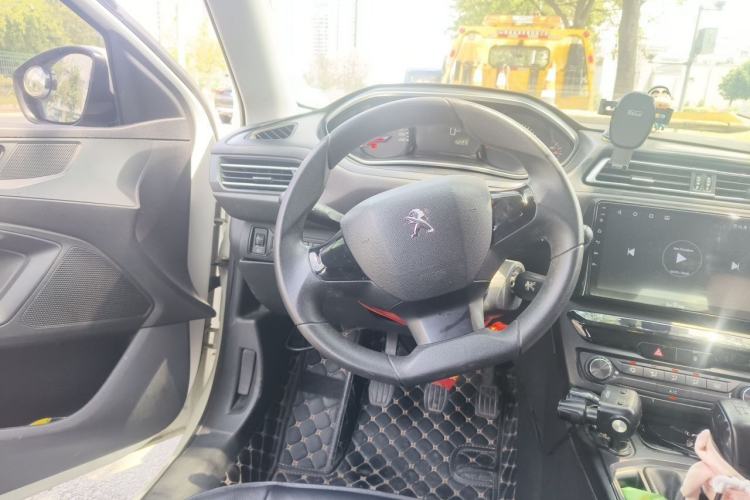 Used Peugeot 308 2018 1.6L Manual Fashion Edition Steering Wheel