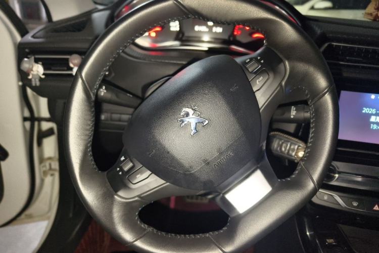 Used Peugeot 308 2018 1.6L Automatic Luxury Edition Steering Wheel