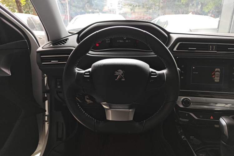Used Peugeot 308 2018 1.6L Automatic Luxury Edition Steering Wheel