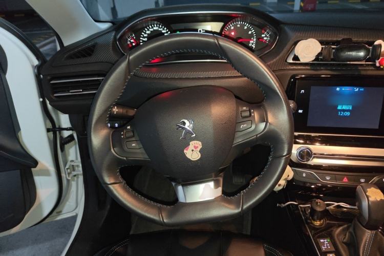 Used Peugeot 308 2018 1.6L Automatic Luxury Edition Steering Wheel