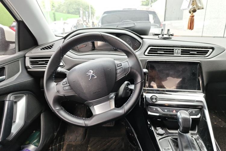Used Peugeot 308 2018 230THP Automatic Luxury Edition Steering Wheel