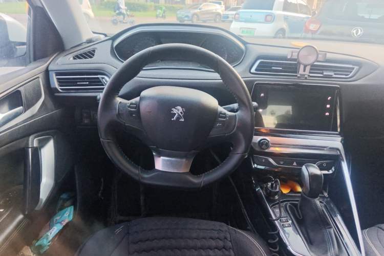 Used Peugeot 308 2018 1.6L Automatic Luxury Edition Steering Wheel