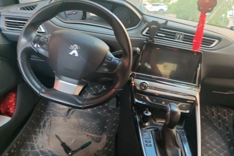 Used Peugeot 308 2018 1.6L Automatic Luxury Edition Steering Wheel