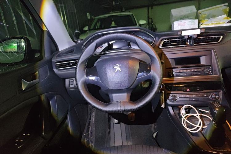 Used Peugeot 308 2018 1.6L Manual Fashion Edition Steering Wheel