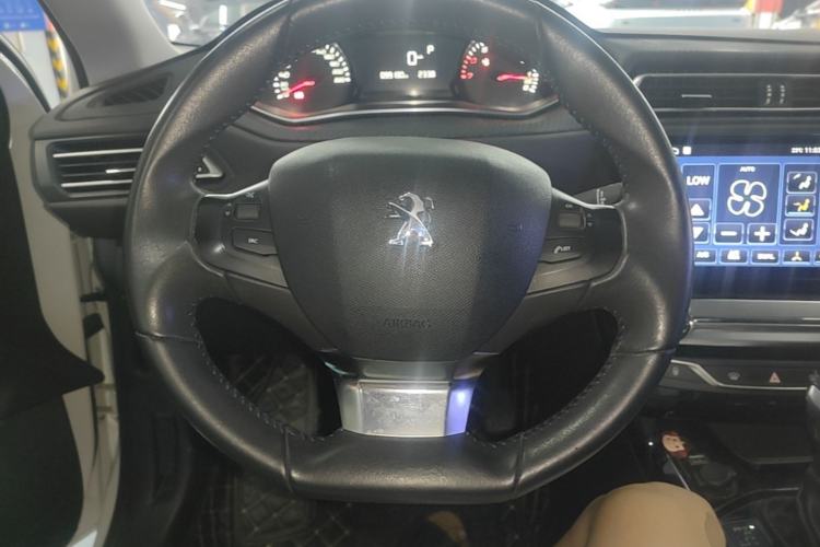 Used Peugeot 308 2018 1.6L Automatic Luxury Edition Steering Wheel
