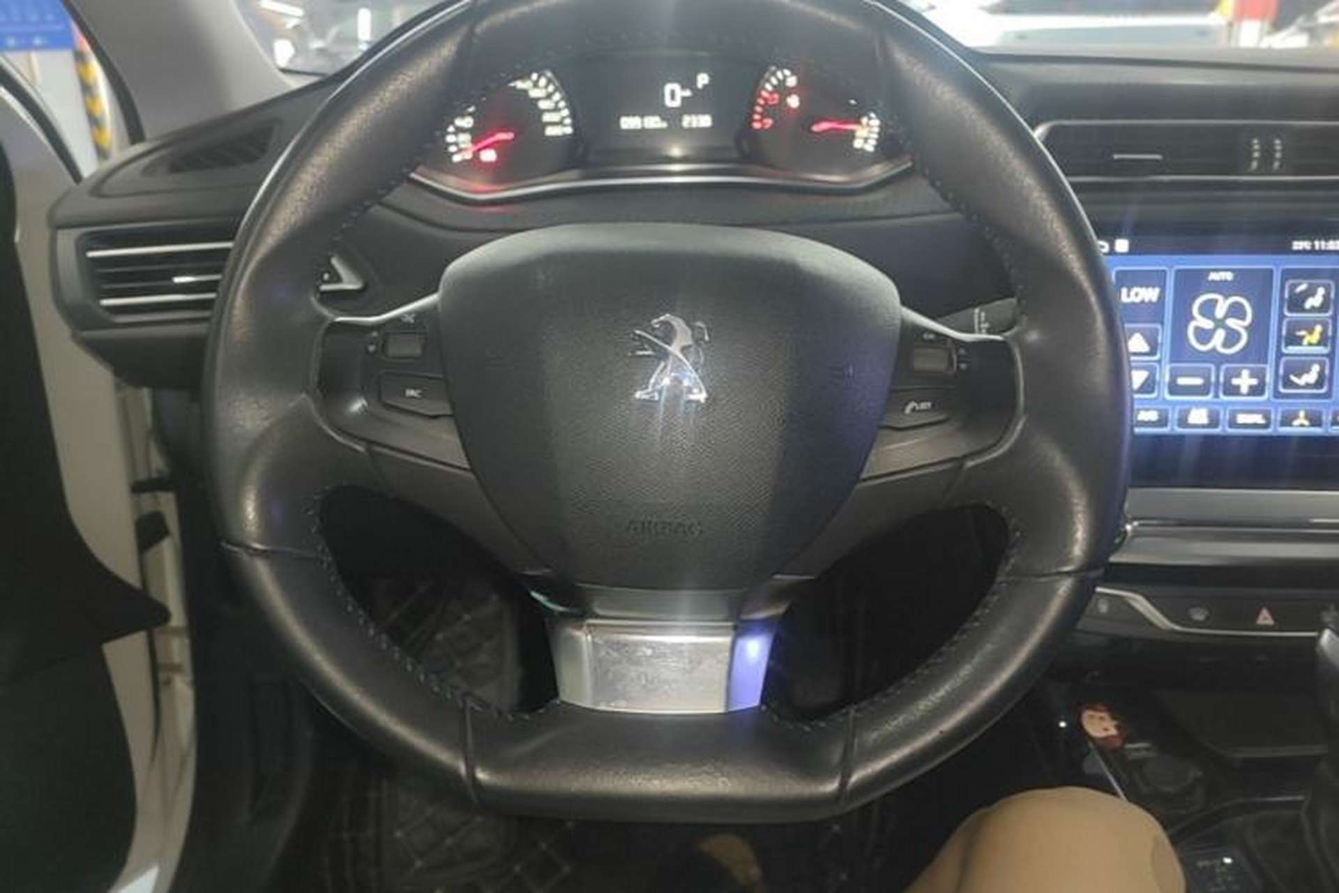 Used Peugeot 308 2018 1.6L Automatic Luxury Edition Steering Wheel