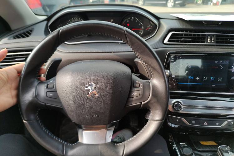 Used Peugeot 308 2019 230THP Automatic Luxury Edition China VI Standard Center Console