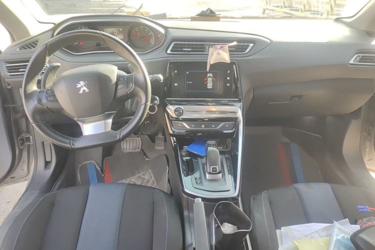 Used Peugeot 308 2019 230THP Automatic Luxury Edition China VI Standard Center Console