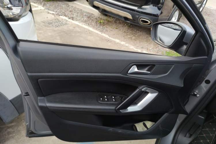 Used Peugeot 308 2019 230THP Automatic Luxury Edition China VI Standard Left Front Door Interior