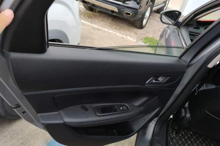 Used Peugeot 308 2019 230THP Automatic Luxury Edition China VI Standard Left Rear Door Interior