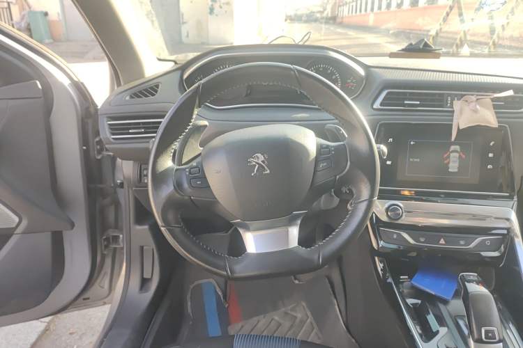 Used Peugeot 308 2019 230THP Automatic Luxury Edition China VI Standard Steering Wheel