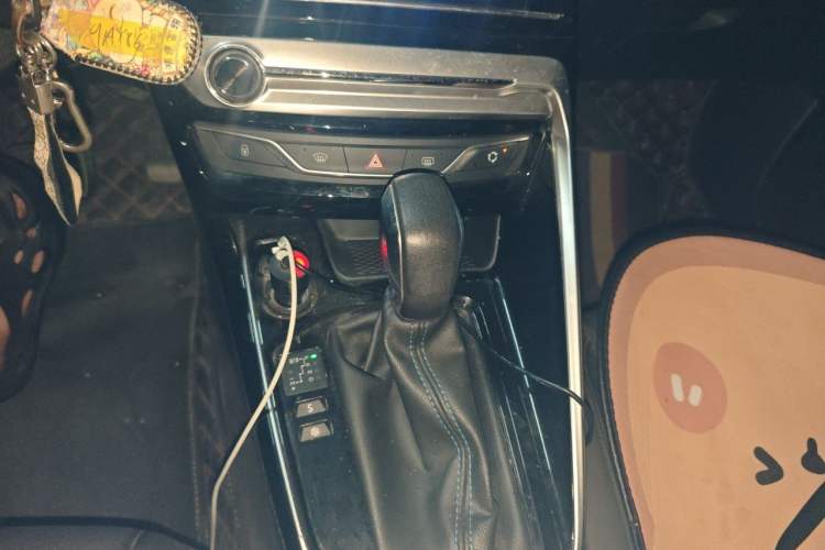 Used Peugeot 308 2019 1.6L Automatic Luxury Version China V Standard Gear Lever