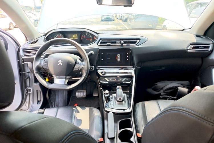 Used Peugeot 308 2019 230THP Automatic Luxury Edition China VI Standard Center Console
