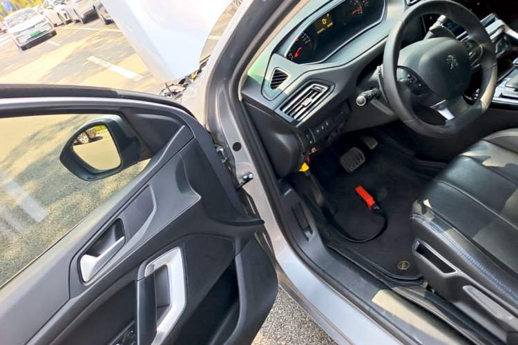 Used Peugeot 308 2019 230THP Automatic Luxury Edition China VI Standard Driver Seat