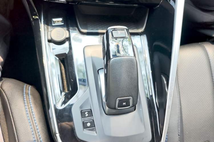 Used Peugeot 308 2019 230THP Automatic Luxury Edition China VI Standard Gear Lever