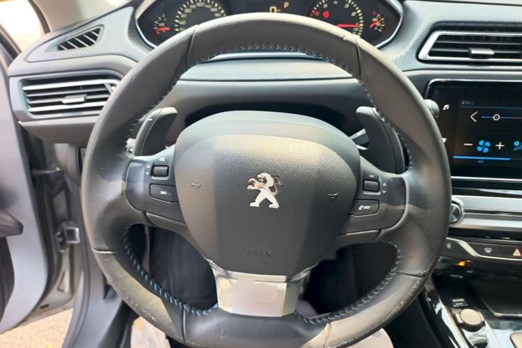 Used Peugeot 308 2019 230THP Automatic Luxury Edition China VI Standard Steering Wheel