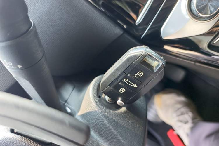 Used Peugeot 308 2019 230THP Automatic Luxury Edition China VI Standard Vehicle Key