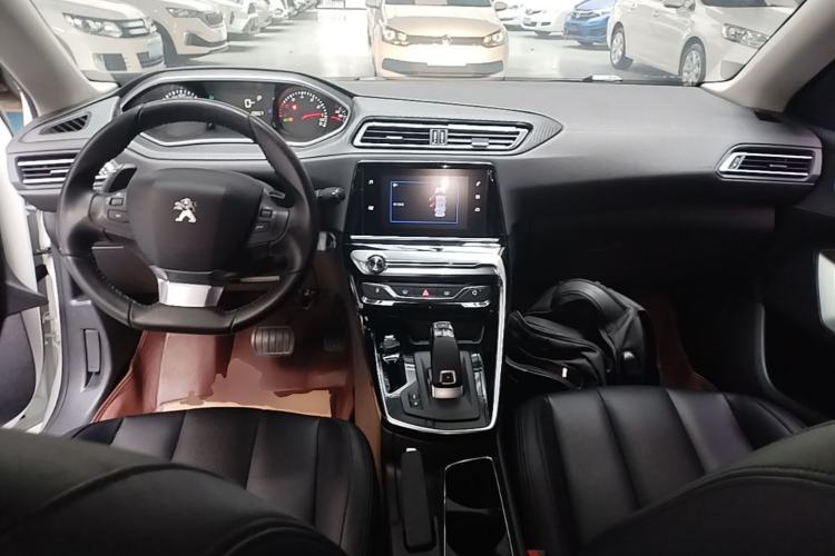 Used Peugeot 308 2019 230THP Automatic Luxury Edition China VI Standard Center Console