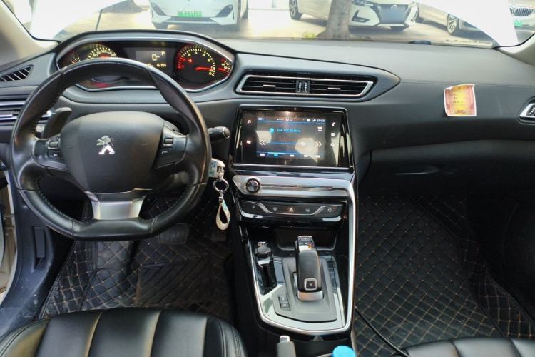 Used Peugeot 308 2019 230THP Automatic Luxury Edition China VI Standard Center Console