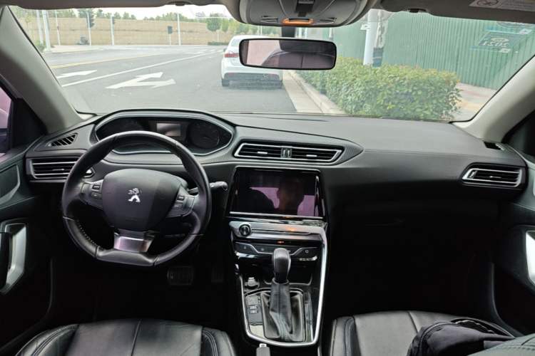 Used Peugeot 308 2019 1.6L Automatic Luxury Version China V Standard Center Console