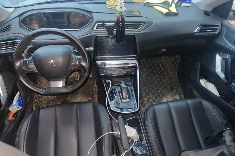 Used Peugeot 308 2019 230THP Automatic Luxury Edition China VI Standard Center Console