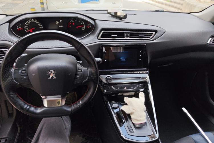 Used Peugeot 308 2019 230THP Automatic Luxury Edition China VI Standard Center Console