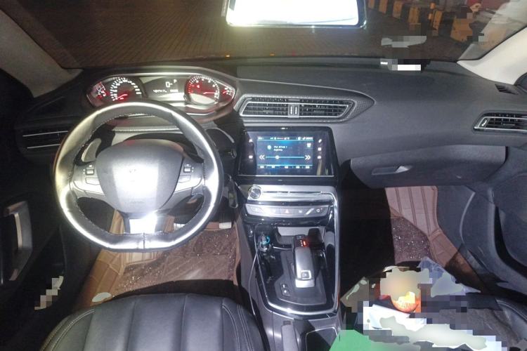 Used Peugeot 308 2019 230THP Automatic Luxury Edition China VI Standard Center Console