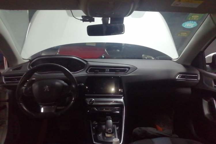 Used Peugeot 308 2019 230THP Automatic Luxury Edition China VI Standard Center Console