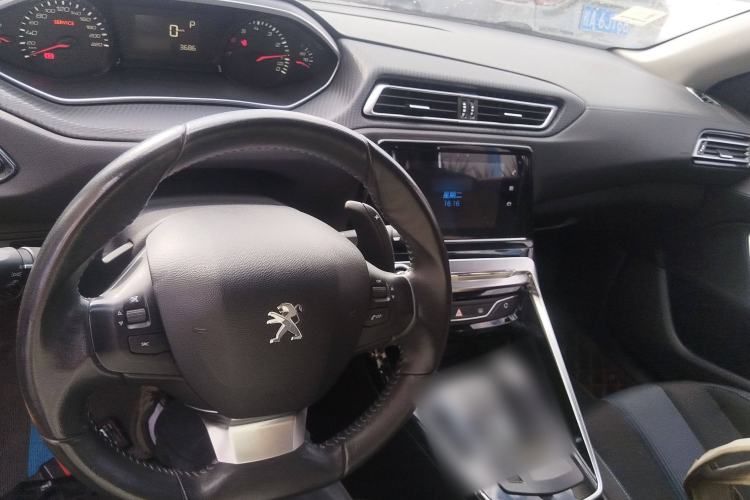Used Peugeot 308 2019 230THP Automatic Luxury Edition China VI Standard Center Console