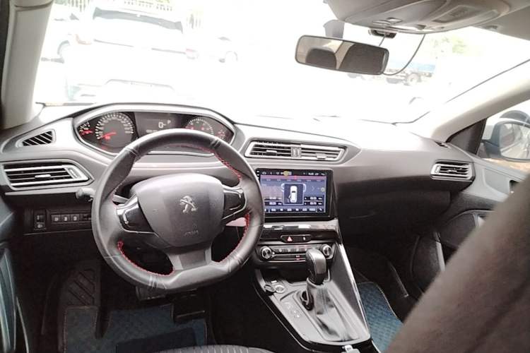 Used Peugeot 308 2019 190THP Automatic Fashion Edition China V Standard Center Console