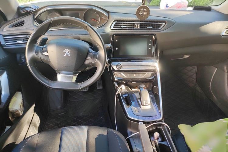 Used Peugeot 308 2019 230THP Automatic Luxury Edition China VI Standard Center Console