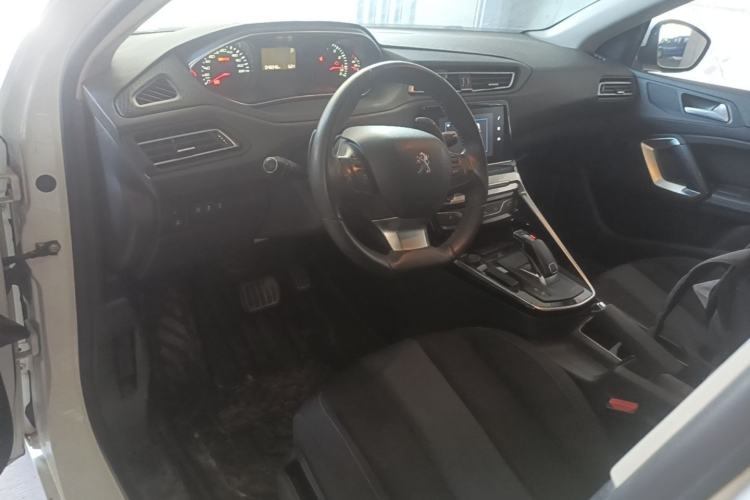 Used Peugeot 308 2019 230THP Automatic Luxury Edition China VI Standard Center Console