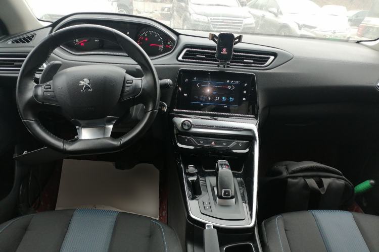 Used Peugeot 308 2019 230THP Automatic Luxury Edition China VI Standard Center Console