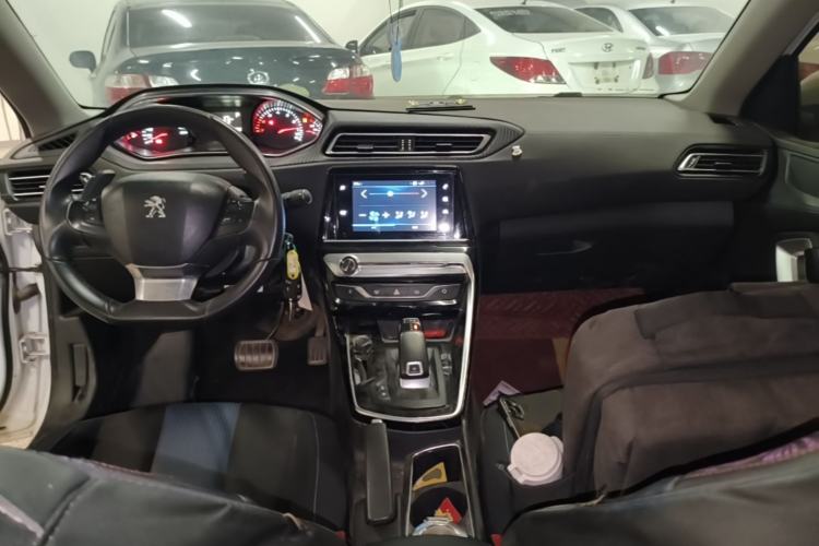 Used Peugeot 308 2019 230THP Automatic Luxury Edition China VI Standard Center Console
