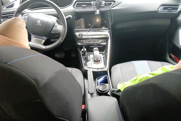 Used Peugeot 308 2019 230THP Automatic Luxury Edition China VI Standard Center Console