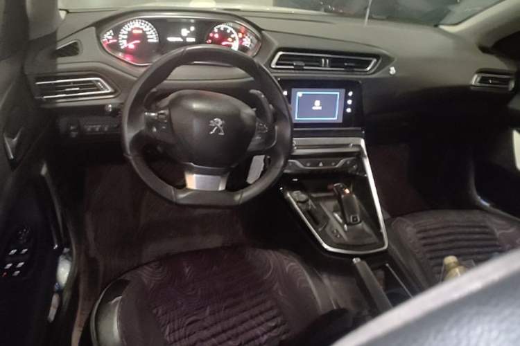 Used Peugeot 308 2019 230THP Automatic Luxury Edition China VI Standard Center Console