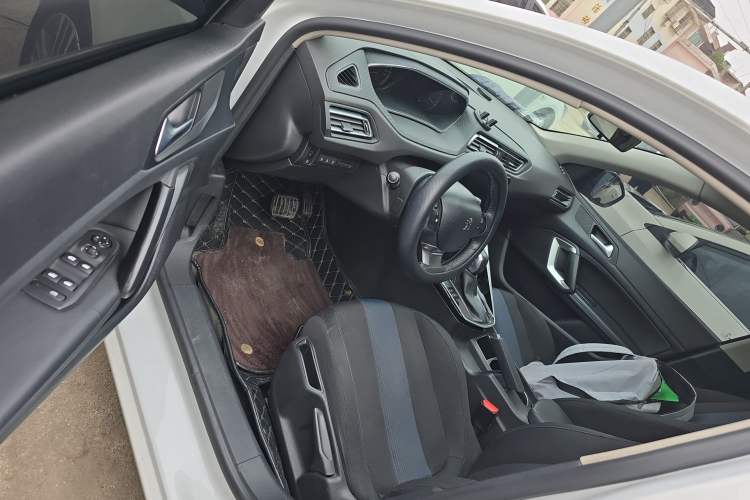 Used Peugeot 308 2019 1.6L Automatic Luxury Version China V Standard Driver Seat