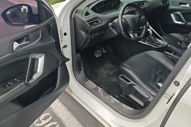 Used Peugeot 308 2019 1.6L Automatic Luxury Version China V Standard Driver Seat
