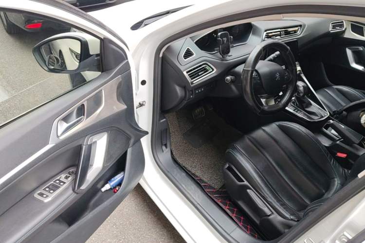 Used Peugeot 308 2019 1.6L Automatic Luxury Version China V Standard Driver Seat