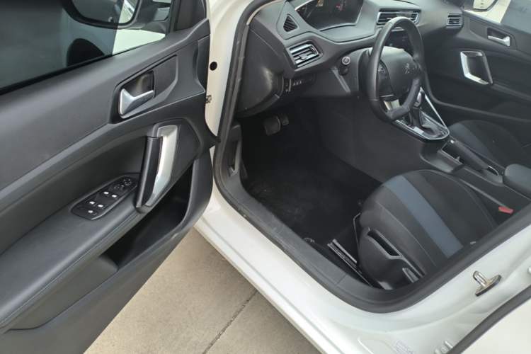 Used Peugeot 308 2019 1.6L Automatic Luxury Version China V Standard Driver Seat