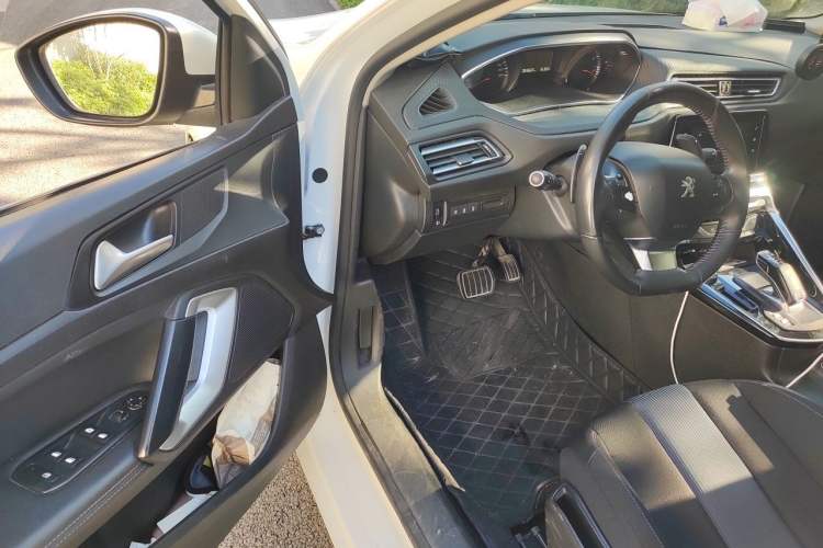 Used Peugeot 308 2019 230THP Automatic Luxury Edition China VI Standard Driver Seat